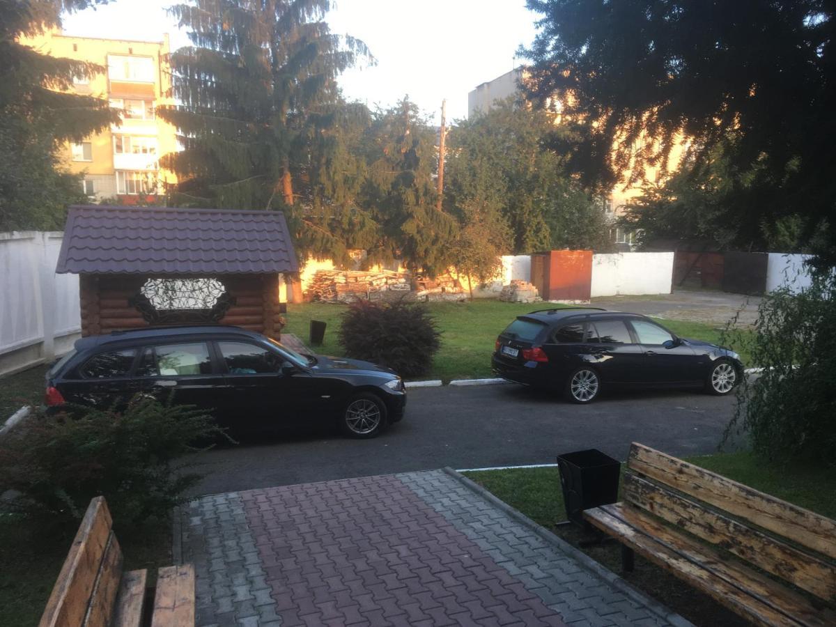 Mini-Hotel Neptun Rivne Eksteriør billede