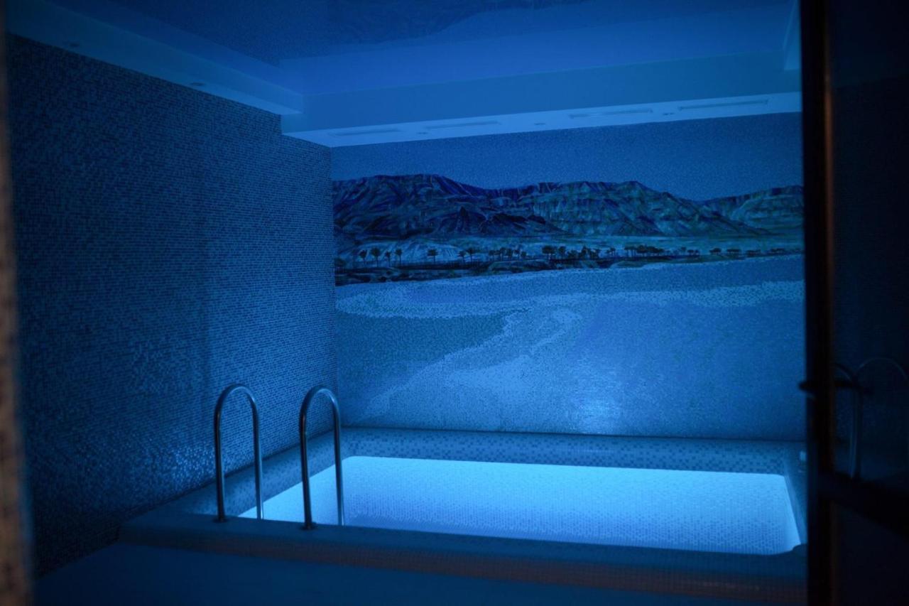 Mini-Hotel Neptun Rivne Eksteriør billede