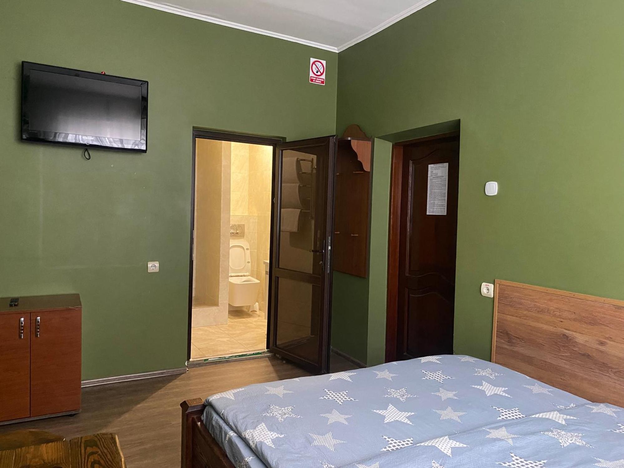 Mini-Hotel Neptun Rivne Eksteriør billede