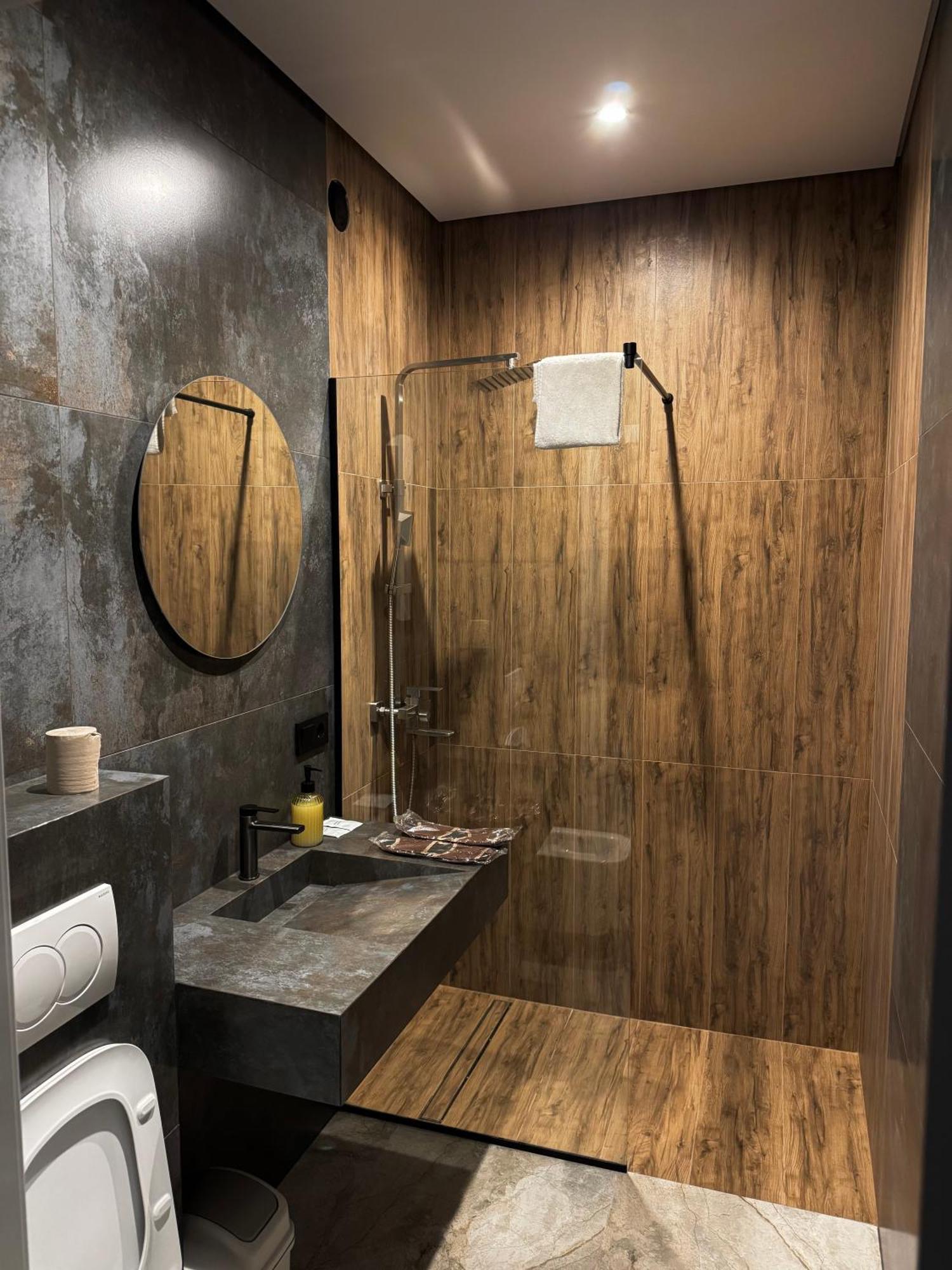 Mini-Hotel Neptun Rivne Eksteriør billede