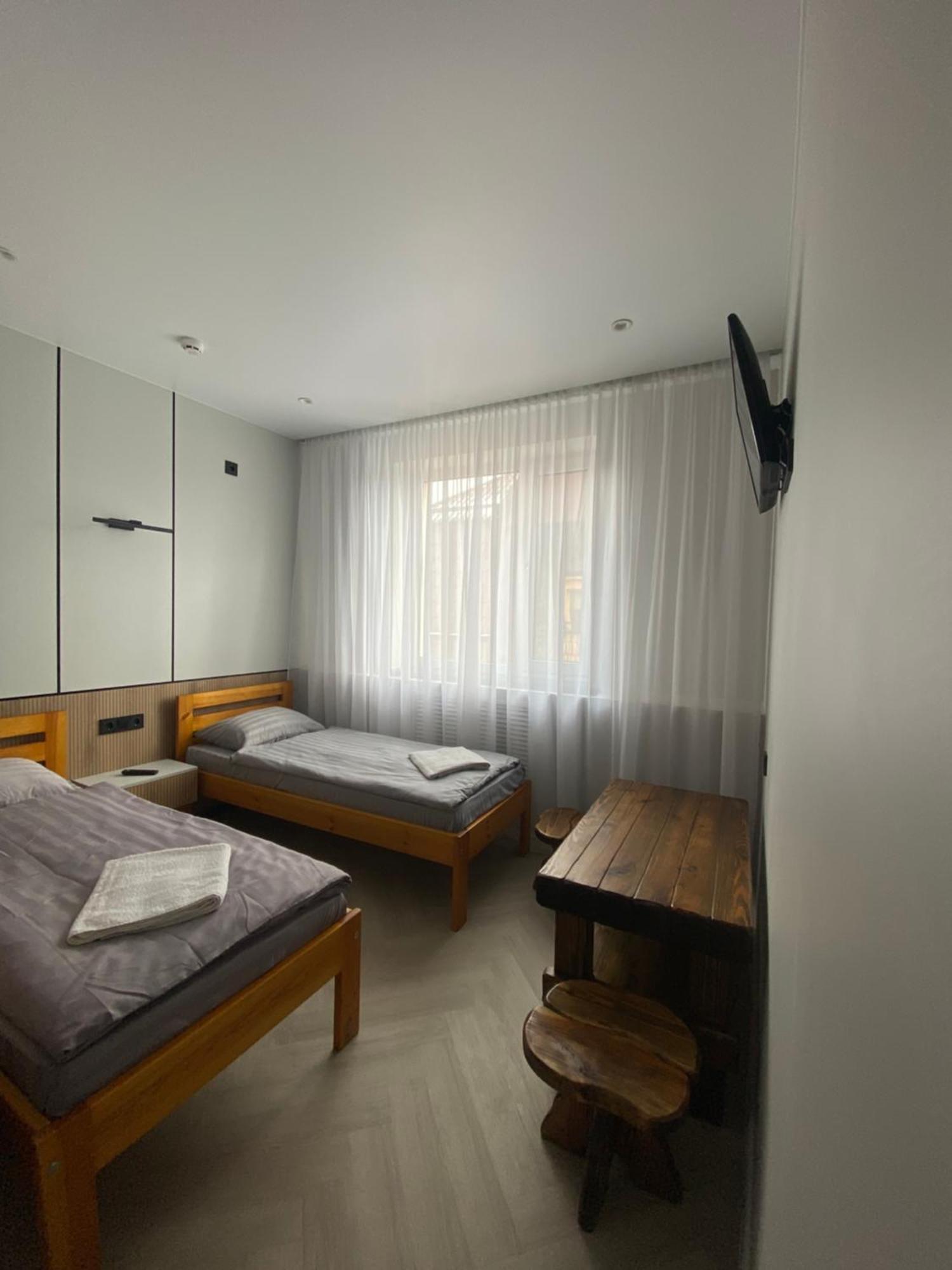 Mini-Hotel Neptun Rivne Eksteriør billede