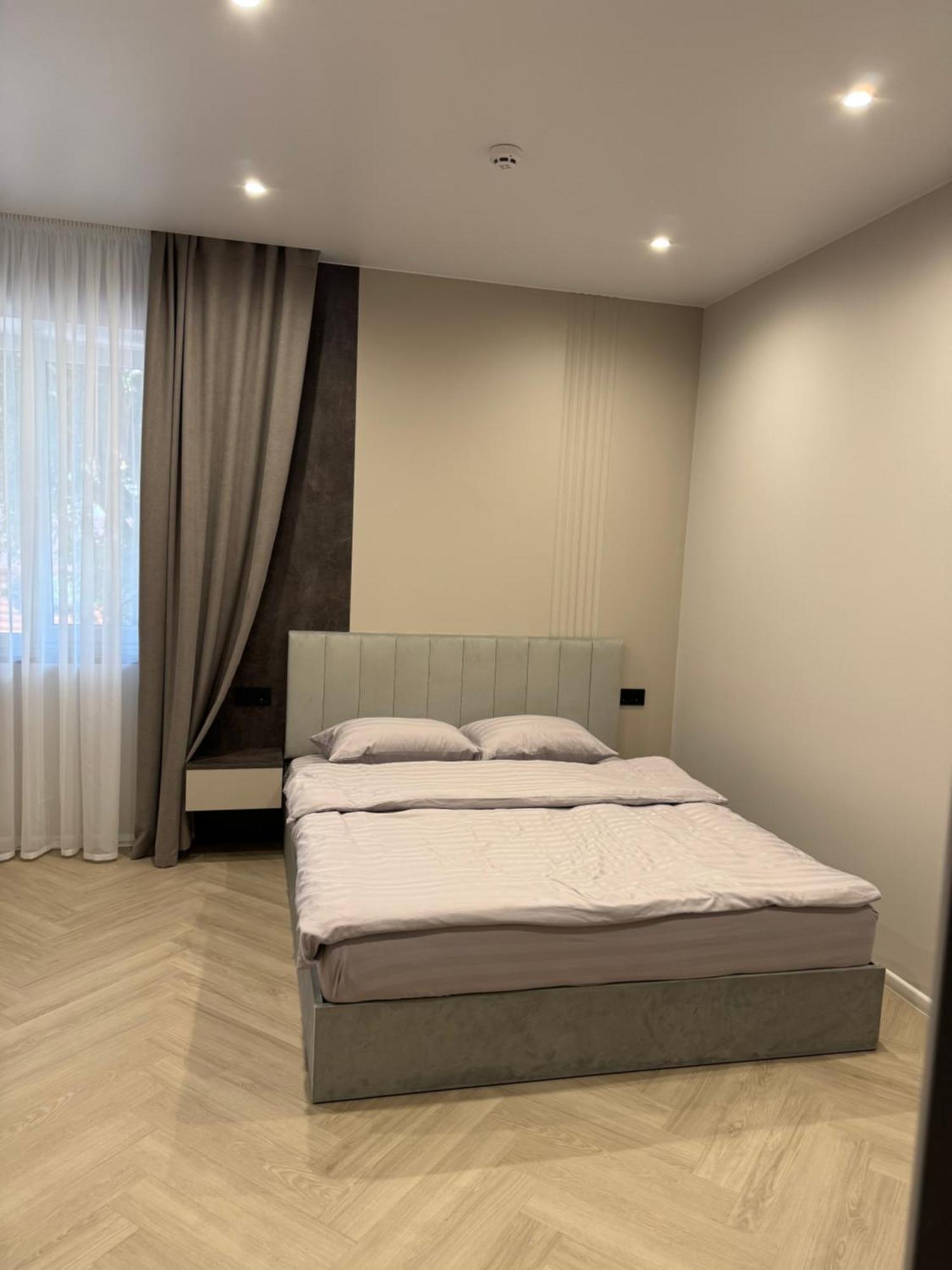 Mini-Hotel Neptun Rivne Eksteriør billede