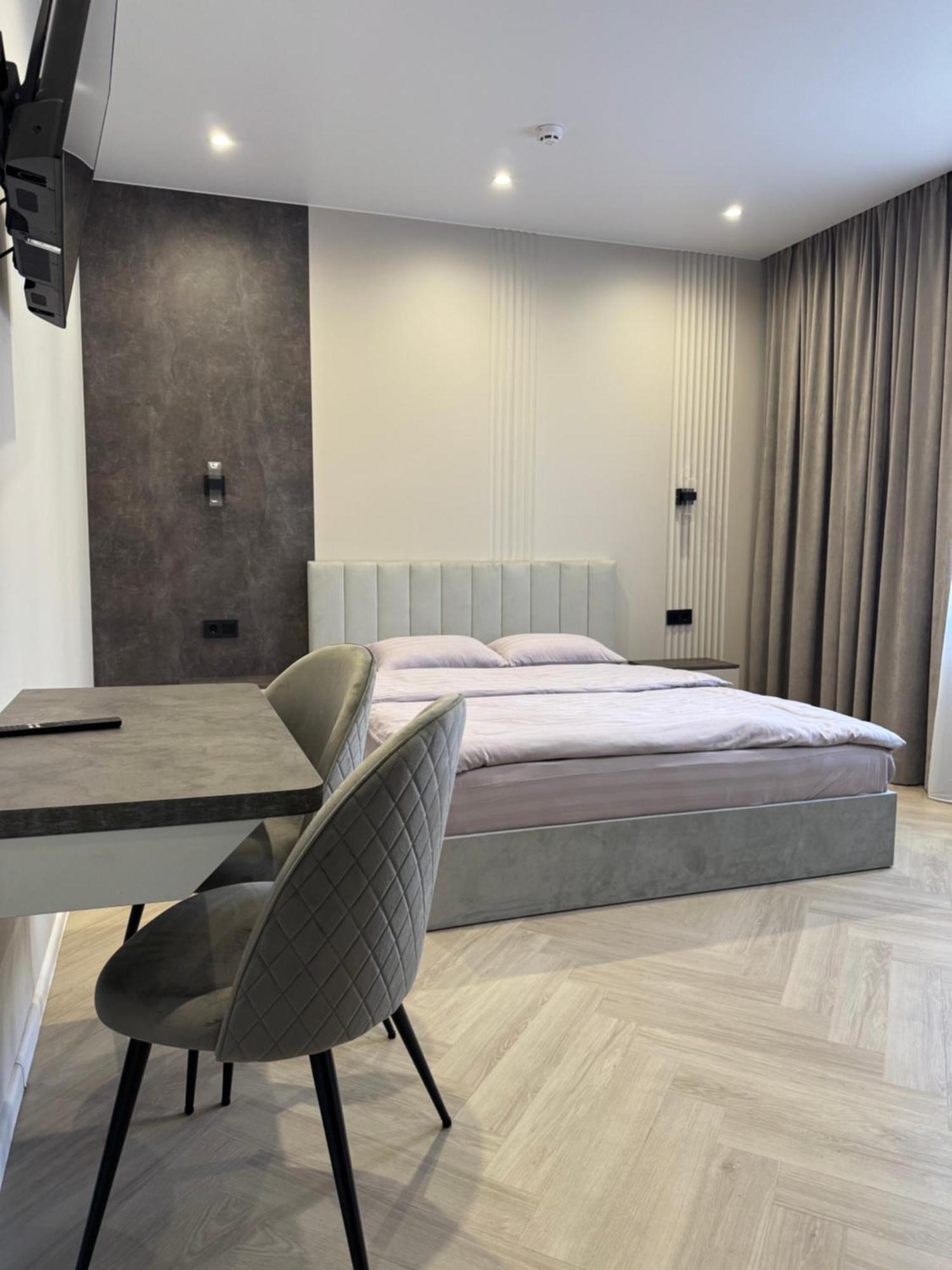Mini-Hotel Neptun Rivne Eksteriør billede